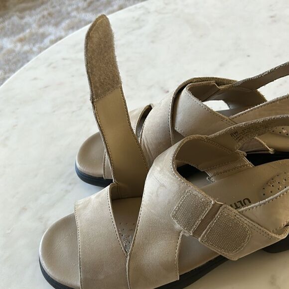 Ultrasoft Red Cross tan leather Velcro strap sandals 8W‎ - Picture 4 of 11